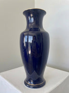 Vase en céramique bleu profond, motifs paons et pivoines dorés - 25 cm