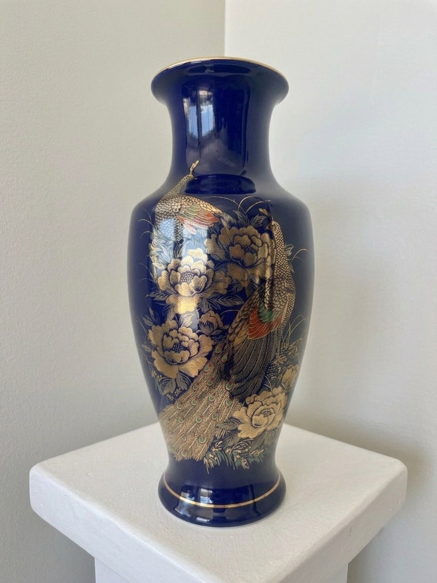 Vase en céramique bleu profond, motifs paons et pivoines dorés - 25 cm